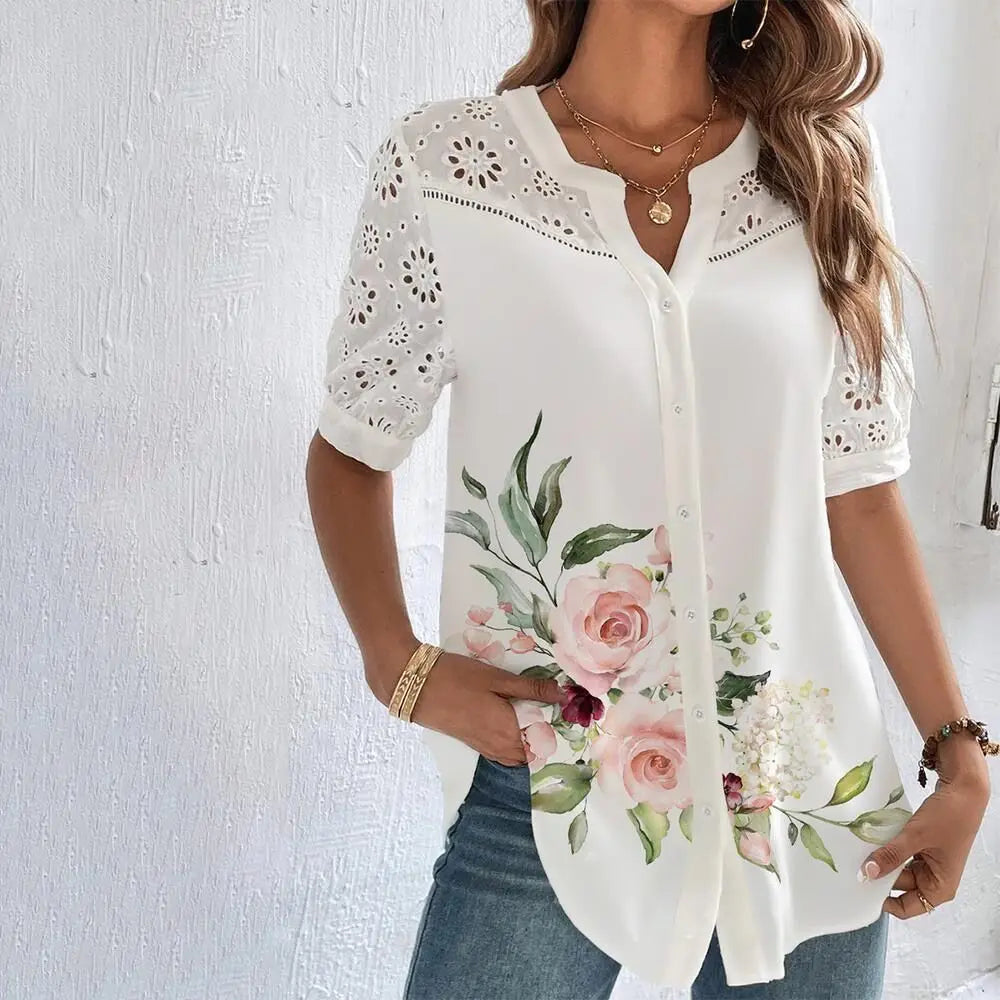 Blondebluse med broderet blomstermotiv