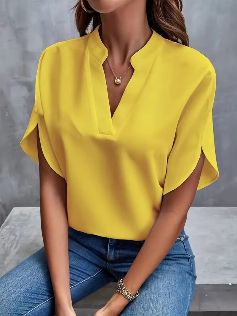 Holm™ | Malin – V-hals top i blødt stof og feminin tone