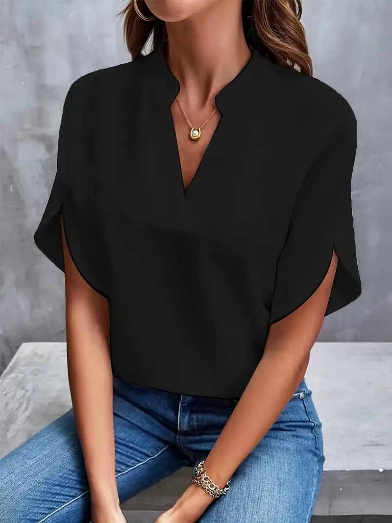 Holm™ | Malin – V-hals top i blødt stof og feminin tone
