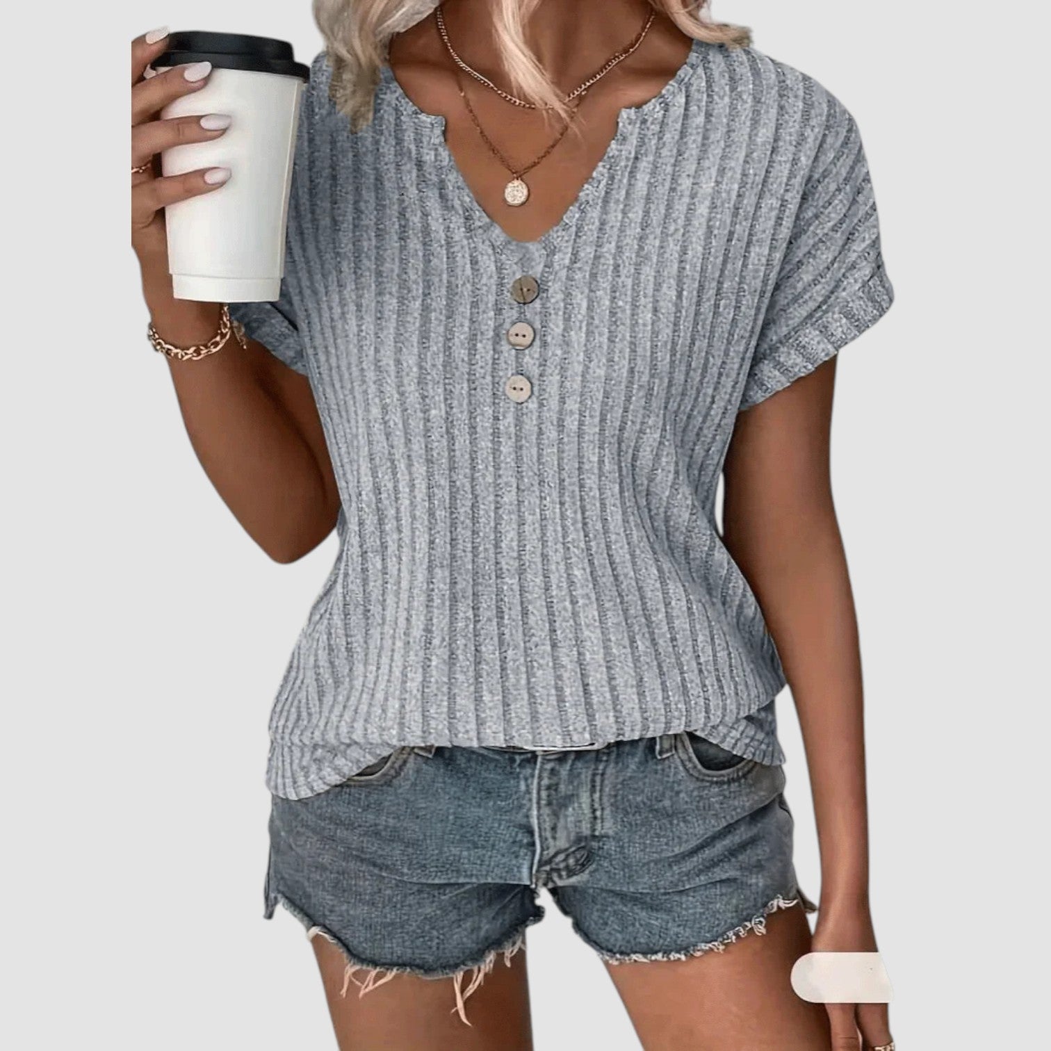 Holm™ | Svala – Ribstrikket top med knapper